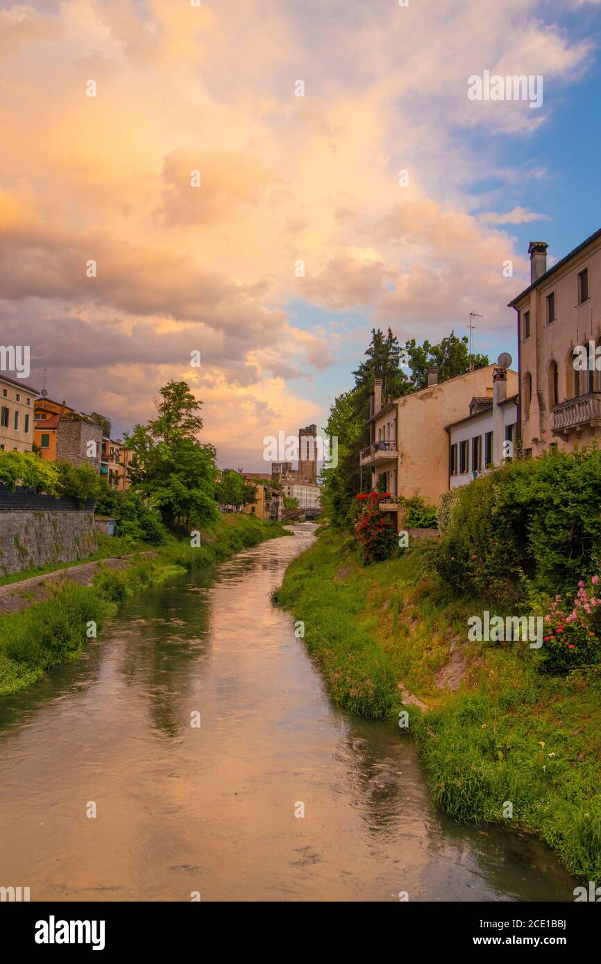 Magnifique coucher de soleil dans la ville de Padoue, Italie Banque D'Images