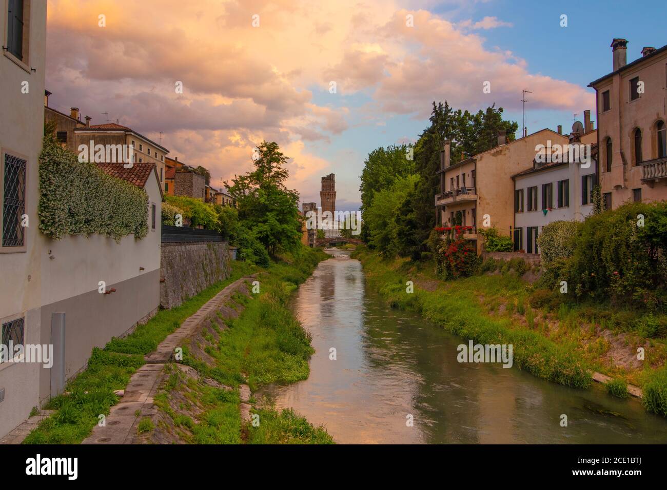 Magnifique coucher de soleil dans la ville de Padoue, Italie Banque D'Images