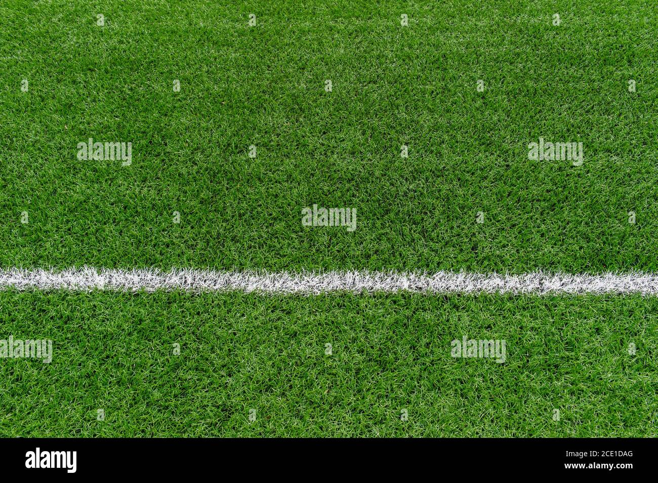 Terrain de sport en gazon synthétique vert avec trait blanc tiré par le  dessus. Football, rugby, football, concept de sport de base-ball Photo  Stock - Alamy