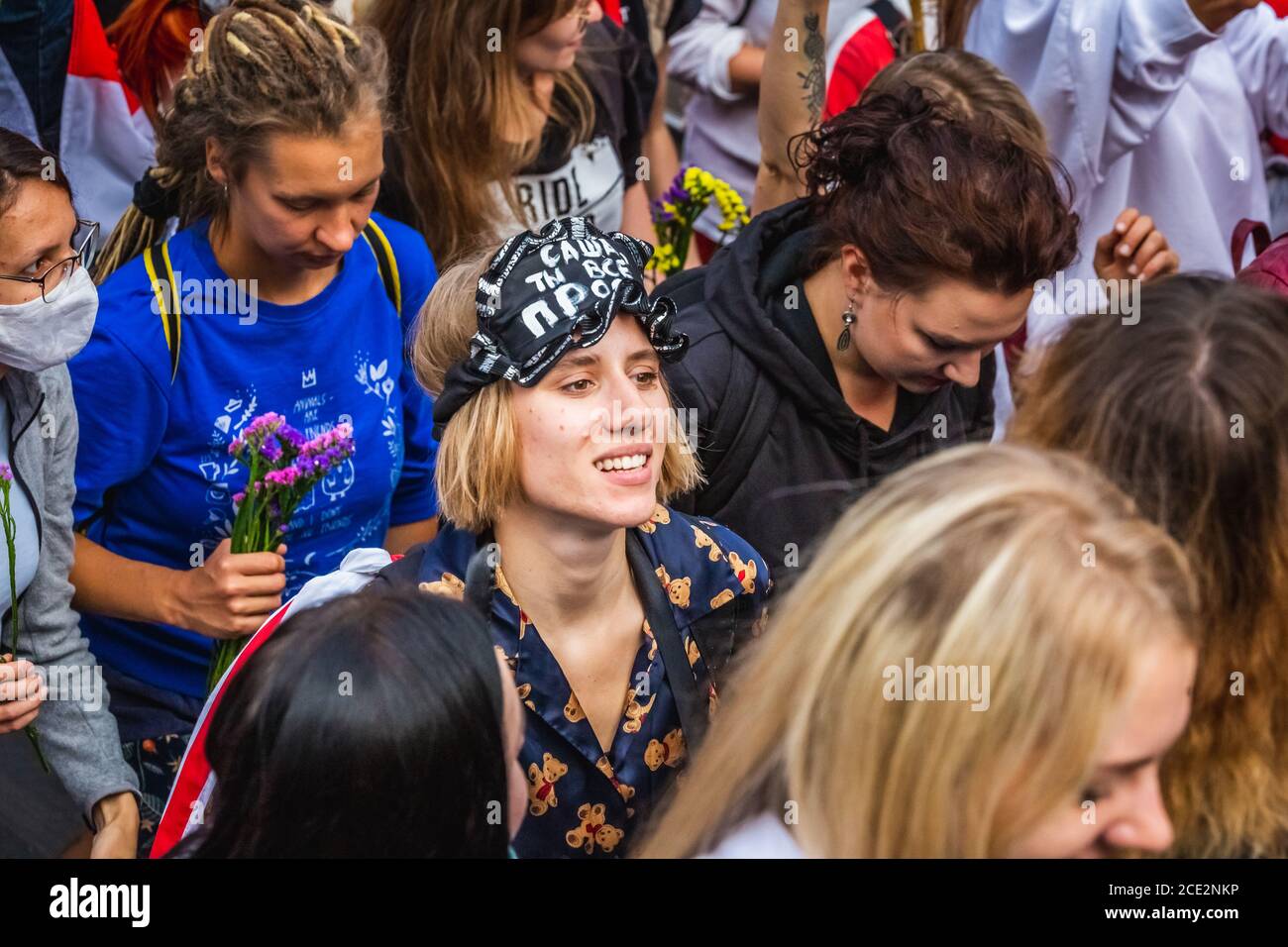 Des femmes lors de manifestations pacifiques en Biélorussie contre des élections présidentielles truquées à Minsk, en Biélorussie. Minsk, Bélarus - août 30 2020. Banque D'Images