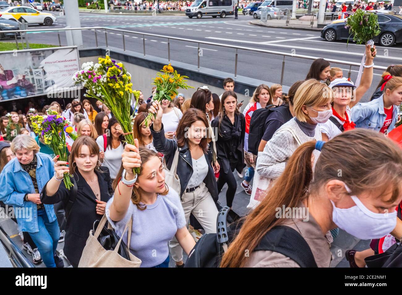 Des femmes lors de manifestations pacifiques en Biélorussie contre des élections présidentielles truquées à Minsk, en Biélorussie. Minsk, Bélarus - août 30 2020. Banque D'Images