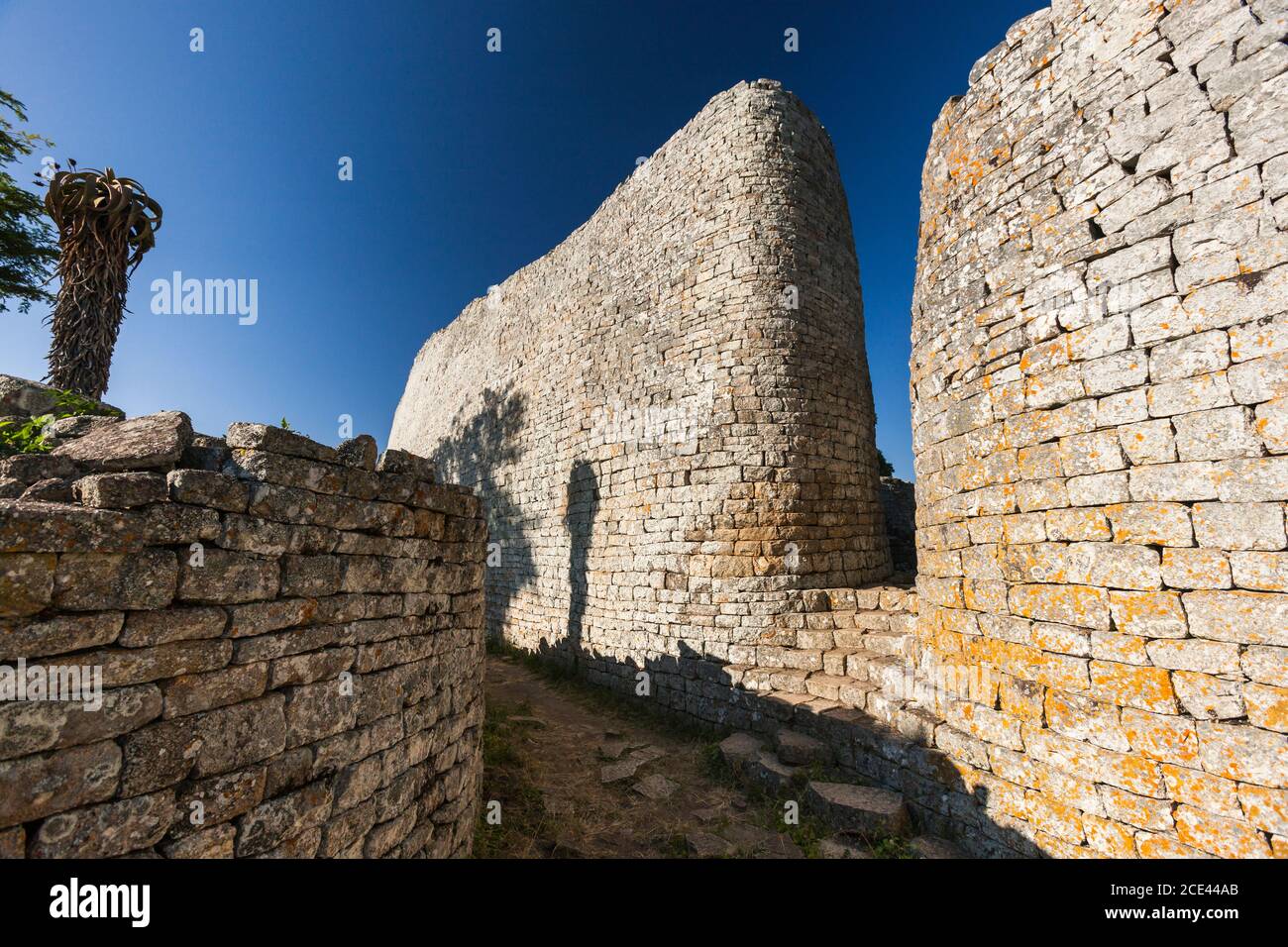 Grandes ruines du Zimbabwe, grand mur et entrée de la Grande enceinte, ancienne capitale de la civilisation Bantu, province de Masvingo, Zimbabwe, Afrique Banque D'Images