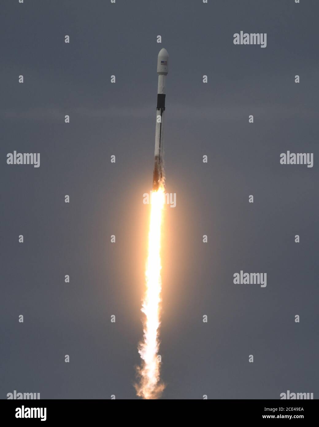 Cape Canaveral, Floride, États-Unis. 30 août 2020. Une fusée SpaceX Falcon 9 est lancée à 7 h 18 du complexe 40 à la station de l'aviation de Cape Canaveral, en Floride, le dimanche 30 août 2020. Falcon est à bord d'un satellite d'observation de la Terre, SAOCOM 1B, pour l'agence spatiale Argentine. Photo de Joe Marino/UPI crédit: UPI/Alay Live News crédit: UPI/Alay Live News Banque D'Images