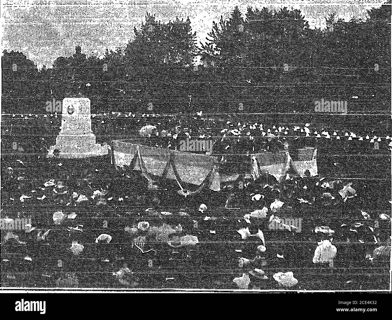 . Le Cry de guerre . Ty russe bine-jacketshave a été débarqué à Constantinople pour former un aguard pour l'ambassade de Russie. Un ferryboat ayant à bord de vingt-fivechildren, chaviré sur la Warthe, près de Dembro. Le ferryman et onze enfants-nen ont été noyés. Une fête de mariage à la caserne de la citadelle, Arras, France, s'est terminée tragiquement avec la mort de trois femmes, et le blessé de vingt-sept personnes, huit sérieusement. Une grande partie de invités ont assisté à une danse. Une lampe a été retournée et a mis le feu aux rideaux et aux ornements. Un pafloc s'ensuivit, les portes se blotèrent et trois des femmes Banque D'Images