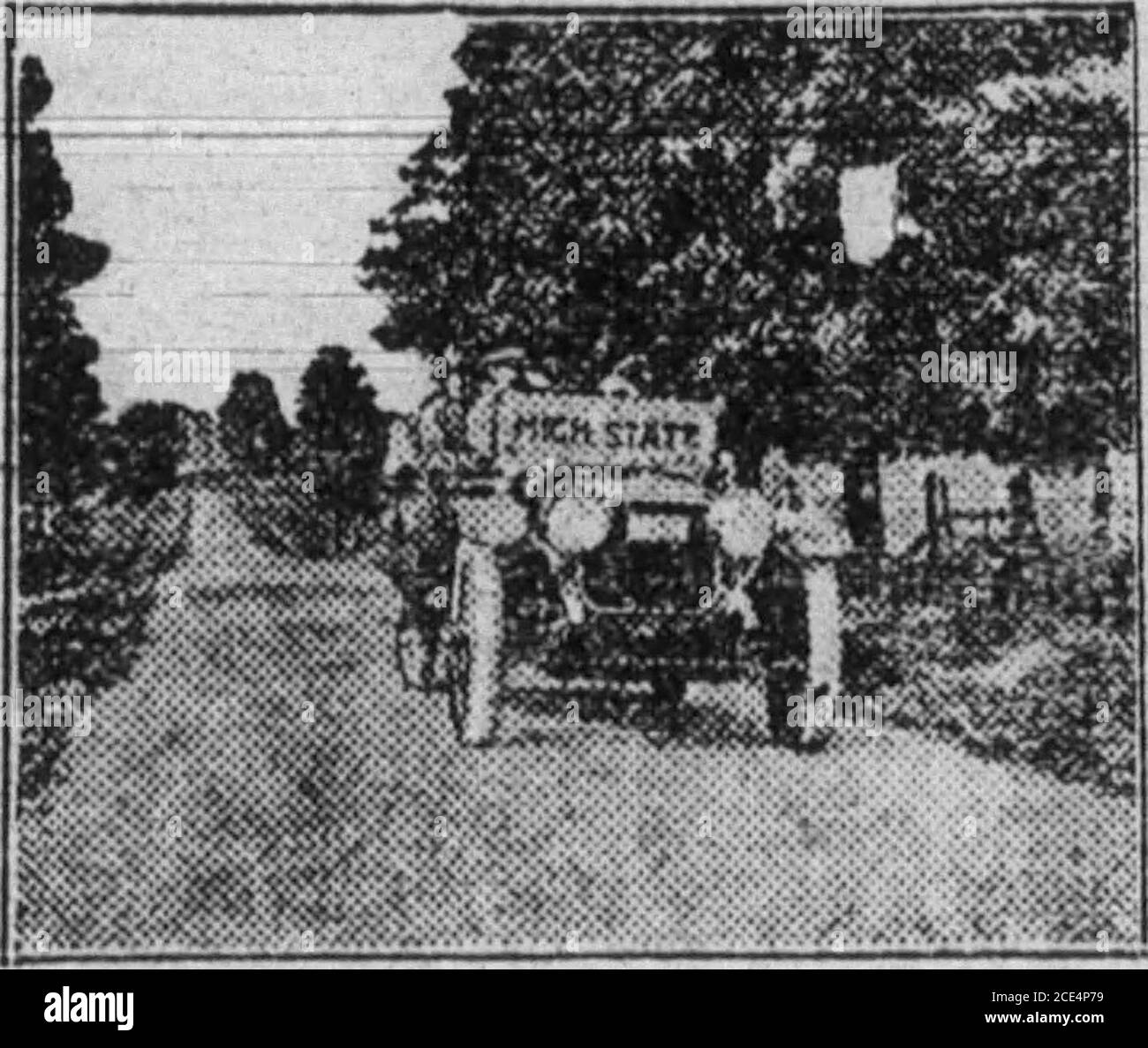 . Boone County Recorder . rouge, et d'autres fac-teurs de variabilité égale. Sur la base de moyennes générales, il a été monté par les spécialistes de l'autoroute du département des États-Unis d'agricul.turo que dans des conditions moyennes mac-adam routes peuvent être buiit dans les États du sud à partir de 4,000 $ à 5,000 $ permile, routes en gravier de 1,500 $ à 2,500 $ le mile, et routes en terre battue et en terre de dessus de 800 $ à 1,500 $-permile. En Nouvelle-Angleterre et dans les États de l'arrière-pays, les routes macadam ont été réportées à partir de 6,000 $ à 9,000 $ permile, Gravelr6aTts atde 3,200 $ à 5,000 $ et macadam bitumineux de 8,000 $ à Banque D'Images
