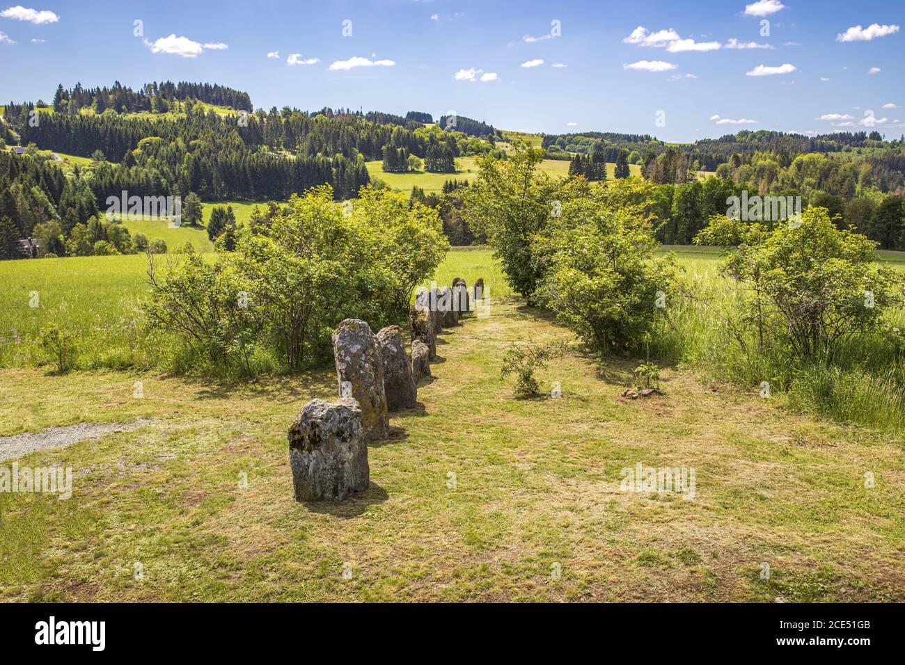 La rangée de pierre des 12 apôtres, ancrée dans le charmant paysage de la chaîne de montagnes de Franken Banque D'Images