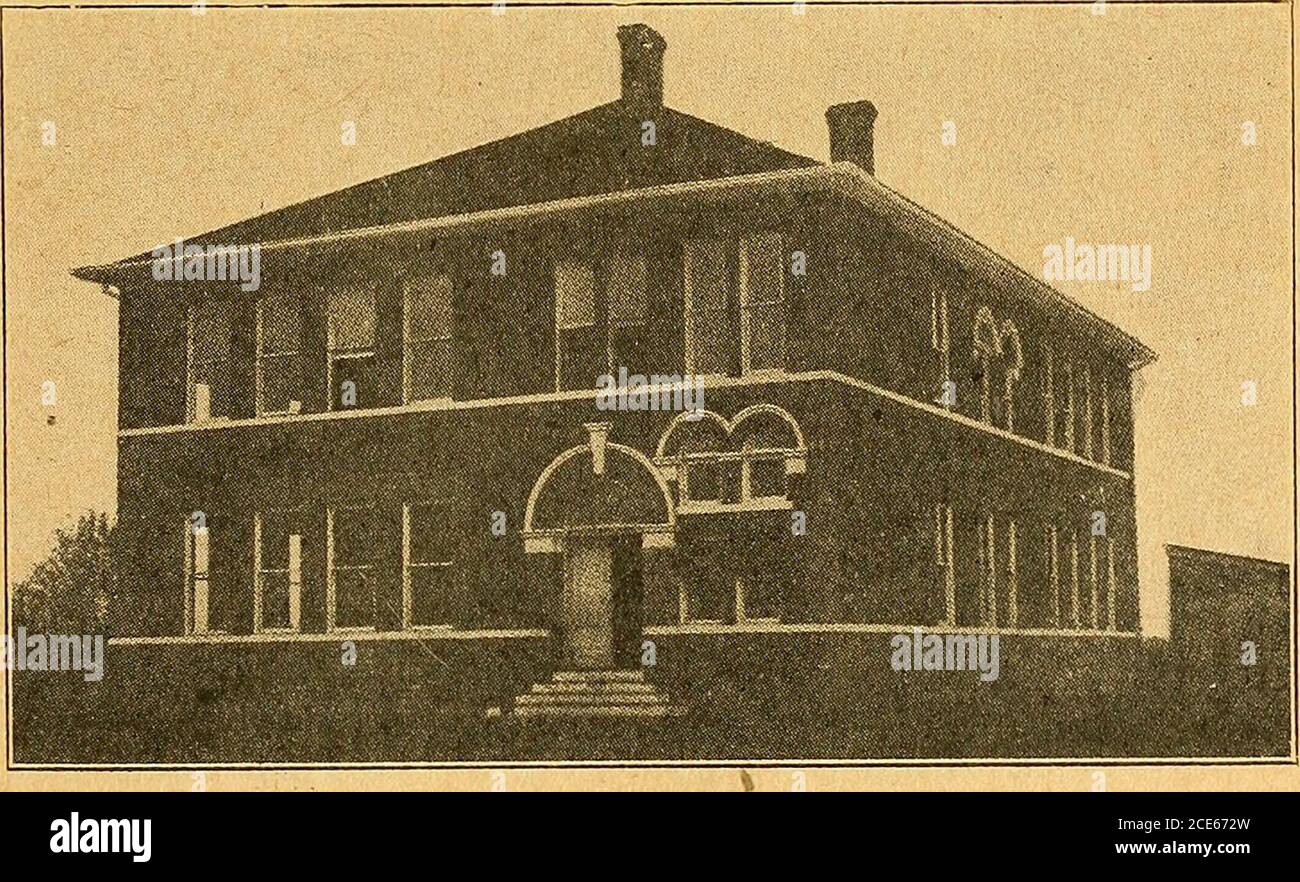 . Les écoles rurales centralisées, classées et modèles . re ne sont pas des limites quant à la zone et à l'évaluation imposable. (22) les districts consolidés signalés en Oklahoma avant 191?sont situés dans les comtés suivants AlfalfaBeaverBeckhamBlaineCaddoCarterClevelandComancheCottonCusterDeweyGarfieldGrady les rapports reçus des surintendants du comté pendant le mois de 1917 montrent que les districts consolidés suivants ont été organisés depuis le 1er décembre 1916: Grant Okmulgee Greer Osage Harper Pawnee Jackson Payne Johnston Pottawatomie Kay Pushmataha Kiowa Eogers Latimer Sequoyah Logan Texas Muskogee Banque D'Images