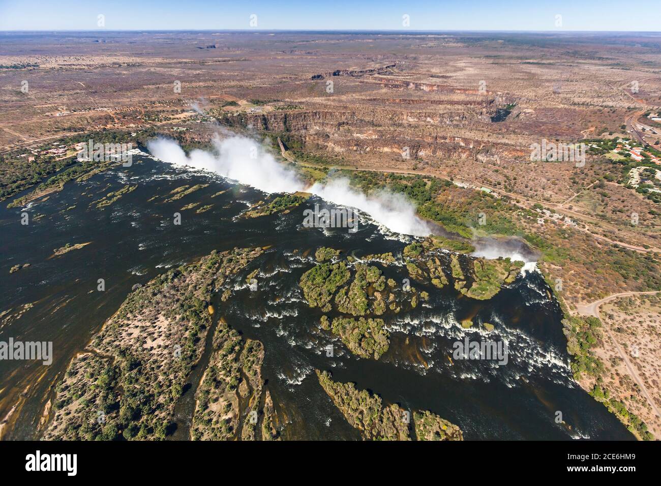 Victoria Falls et Zambèze River, Mosi-oa-Tunya, l'une des plus grandes cascades du monde, vue aérienne par hélicoptère, Zambie, Zimbabwe, frontière, Afrique Banque D'Images