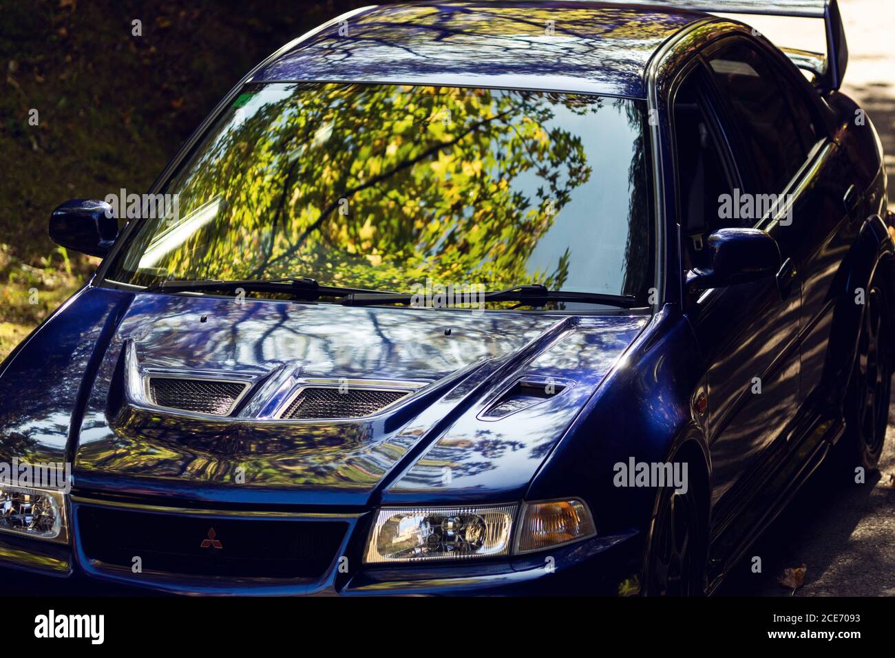 Mitsubishi lancer Evolution 7 Ralliart Limited Edition, tourné dans un parc naturel entouré par la nature Banque D'Images