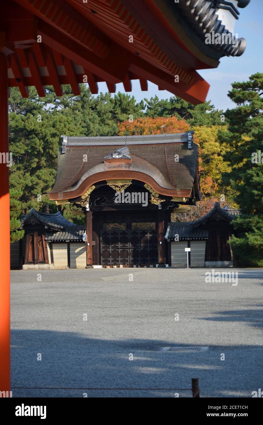 Toreingang im Gyoen-Park des Kaiserpalastes Kyoto. Banque D'Images