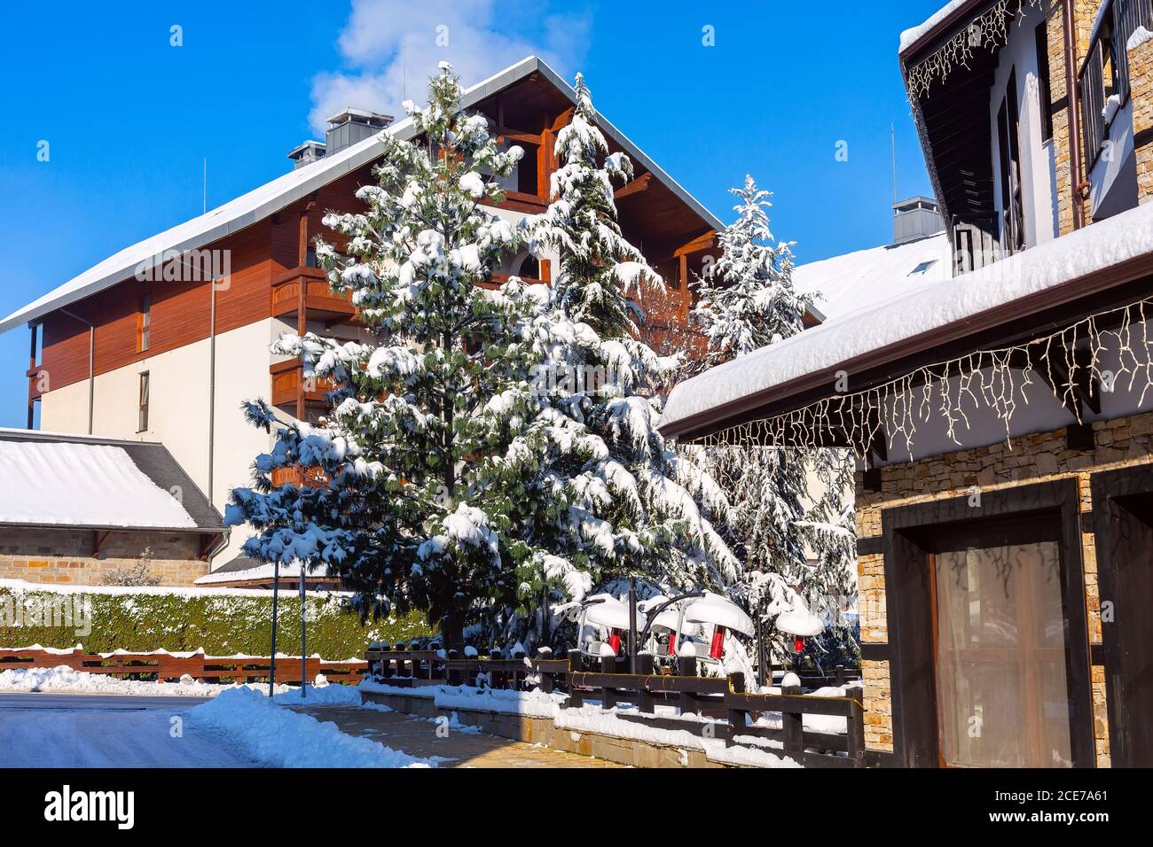 Vue sur la rue Pirin à Bansko, Bulgarie Banque D'Images