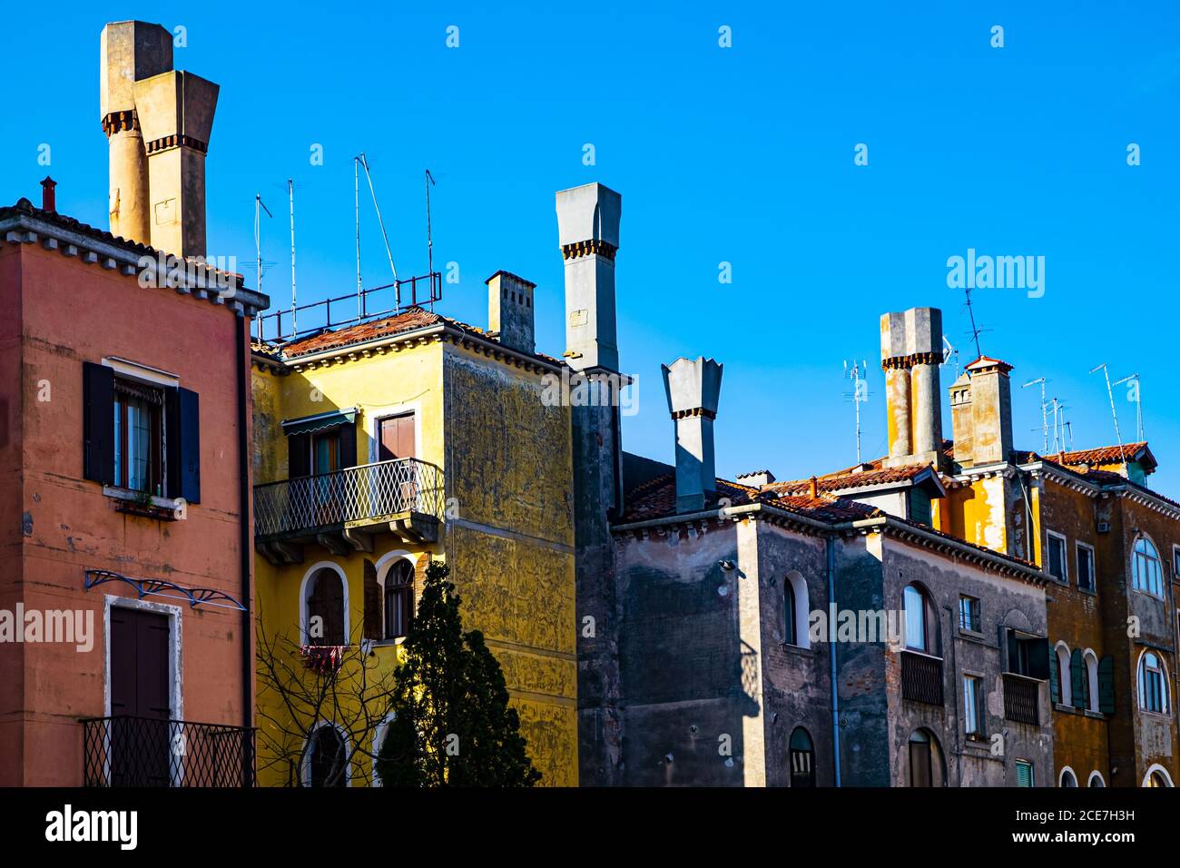 Culture italienne sur façades vénitiennes. Banque D'Images