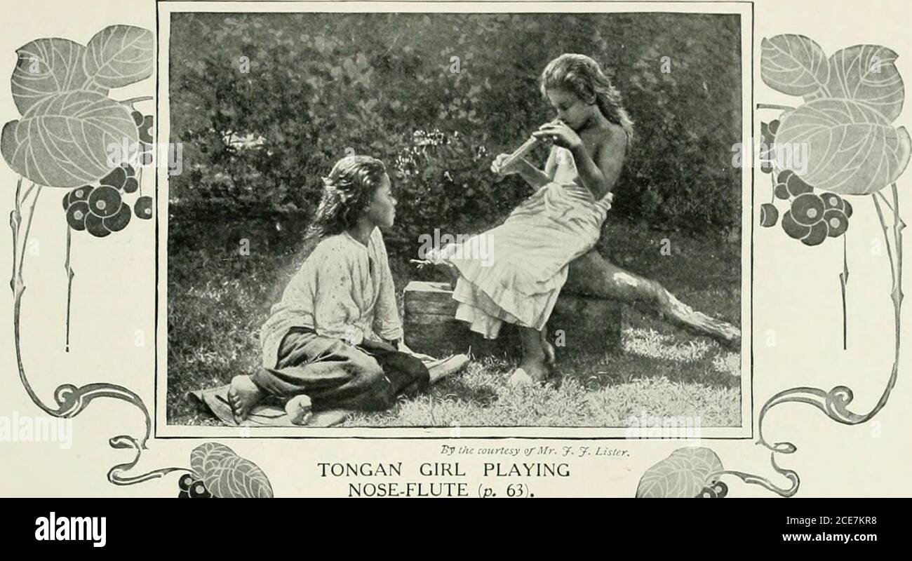 . Les femmes de toutes les nations, un compte rendu de leurs caractéristiques, habitudes, manières, coutumes et influence; . /;v tJt( coitriesy o/M. J. Y. Monsieur. TONGAN VEUVE VERSANT DE L'HUILE SUR LA TOMBE DE SON MARI. «»^--^W r,vn-resj ty.ur J. J. /.,&GT;/,-, TONGAM FILLE JOUANT NEZ-FLÛTE (P. 63). k  o# III la position des femmes—les influences raciales—les influences géographiques—les influences sociologiques—Paumotu—Hawaii—Tonga et Samoa—Kava—Taupou—Society Islands TN comme partout ailleurs, la Polynésie-tion des femmes est déterminée par des facteurs triémiques, raciaux, géographiques et sociologiques. Première note les influences raciales : Banque D'Images