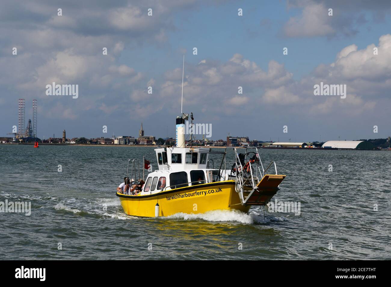 Harwich Harbour Ferry, en direction de Felixstowe Beach, Suffolk, Royaume-Uni. Le ferry circule de Felixstowe à Harwich et de retour. Banque D'Images