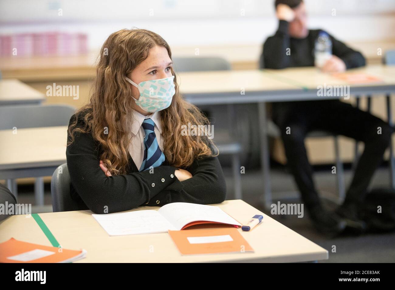 Un étudiant de l'école secondaire St Columba, Gourock, porte un masque facial protecteur car l'exigence pour les élèves du secondaire de porter des couvre-visage lorsqu'ils se déplacent à l'école entre en vigueur aujourd'hui dans toute l'Écosse. Banque D'Images