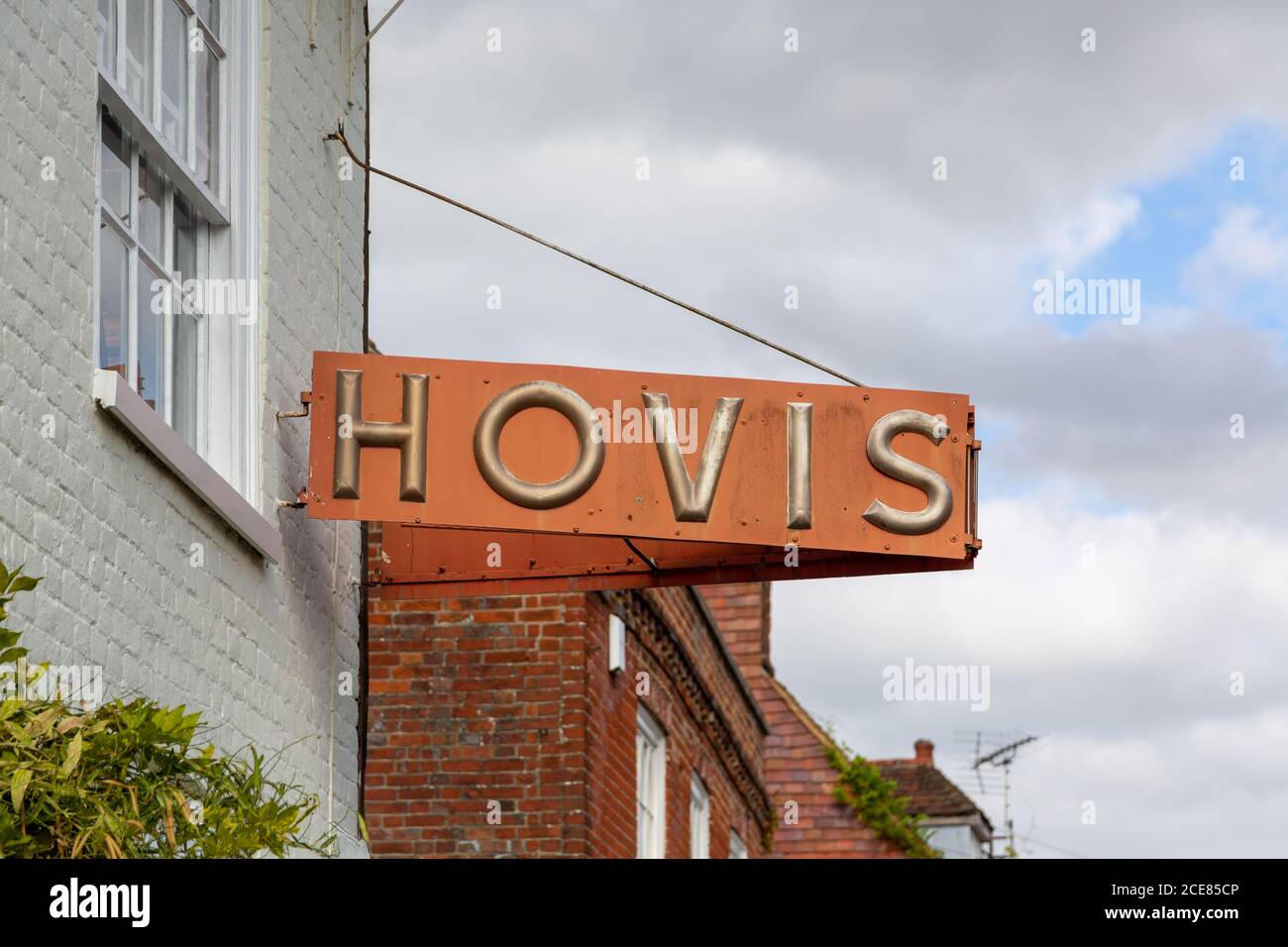 Un vieux panneau Hovis sur l'extérieur d'un ancien Boulangerie à Hambledon Hampshire Banque D'Images