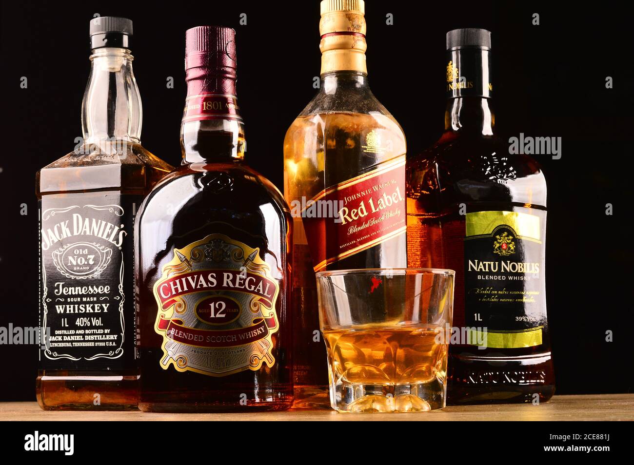 Flacons de différentes marques de whisky Banque D'Images