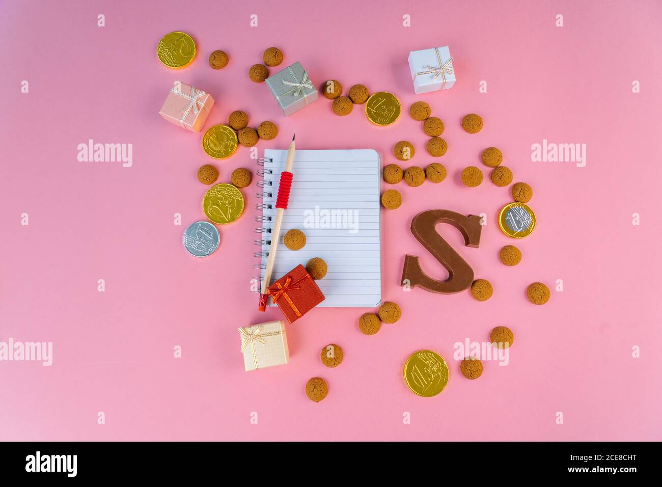 Lettre Pour Sinterklaas Arriere Plan De La Saint Nicolas Carte De Vœux Avec Cuisine Traditionnelle Pepernoten Lettre Chocolat Cadeau Carottes Pour Le Cheval Concept De Fete A Saint Nicolas Cinquieme Jour Decembre