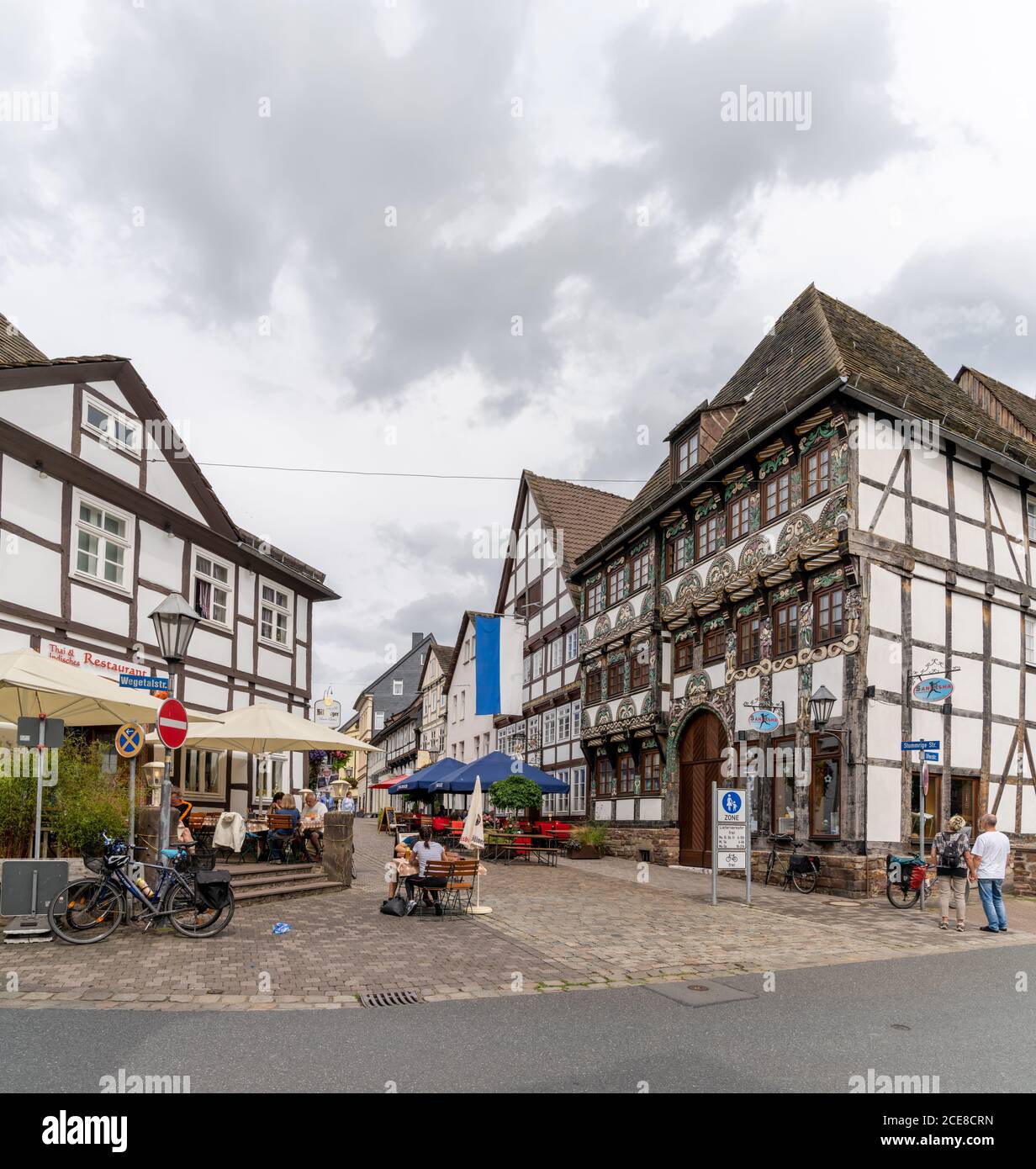 Hoexter, NW / Allemagne - 2 août 2020: Belles maisons anciennes à colombages hlf à Hoexter sur le Weser dans le style Weser Renaissance Banque D'Images