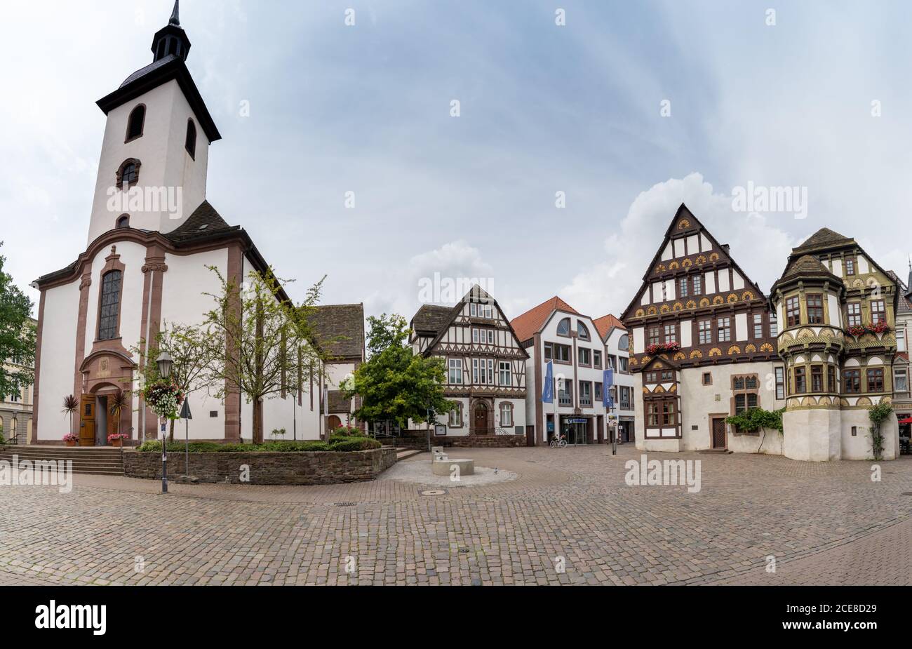 Hoexter, NW / Allemagne - 2 août 2020 : place de la ville dans le centre de la vieille ville de Hoexter sur le Weser Banque D'Images