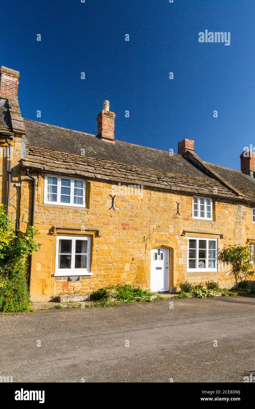 La vieille boulangerie est un cottage en pierre construit à partir de la pierre de jambon locale dans le centre du village de Montacute, Somerset, Angleterre, Royaume-Uni Banque D'Images
