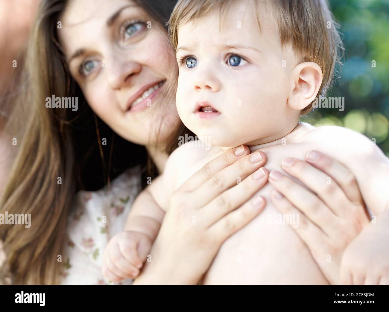 Bebe Avec Maman Ii Europe Photo Stock Alamy