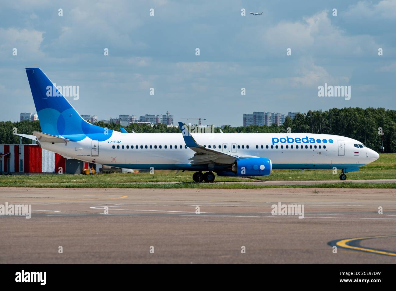 2 Juillet 2019, Moscou, Russie. Avion Boeing 737-800 compagnie aérienne Pobeda à l'aéroport de Vnukovo à Moscou. Banque D'Images