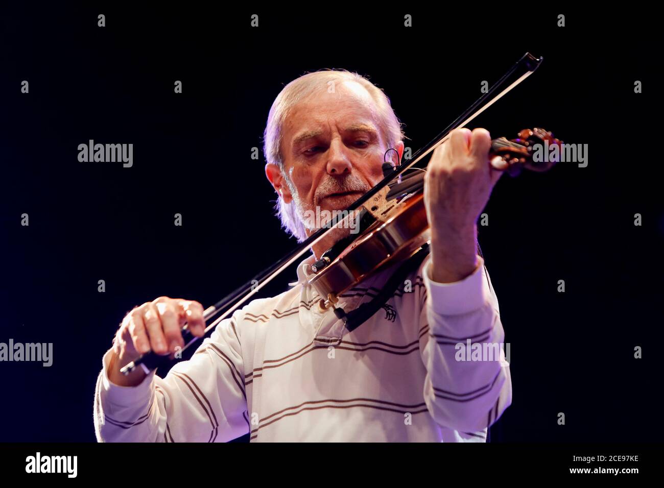 Festival de Jazz 'Jazz a Juan' à Juan-les-Pins (sud-est de la France), le 16 juillet 2017 : trio Jean-Luc Ponty avec Kyle Eastwood - Jean-Luc Ponty - Banque D'Images