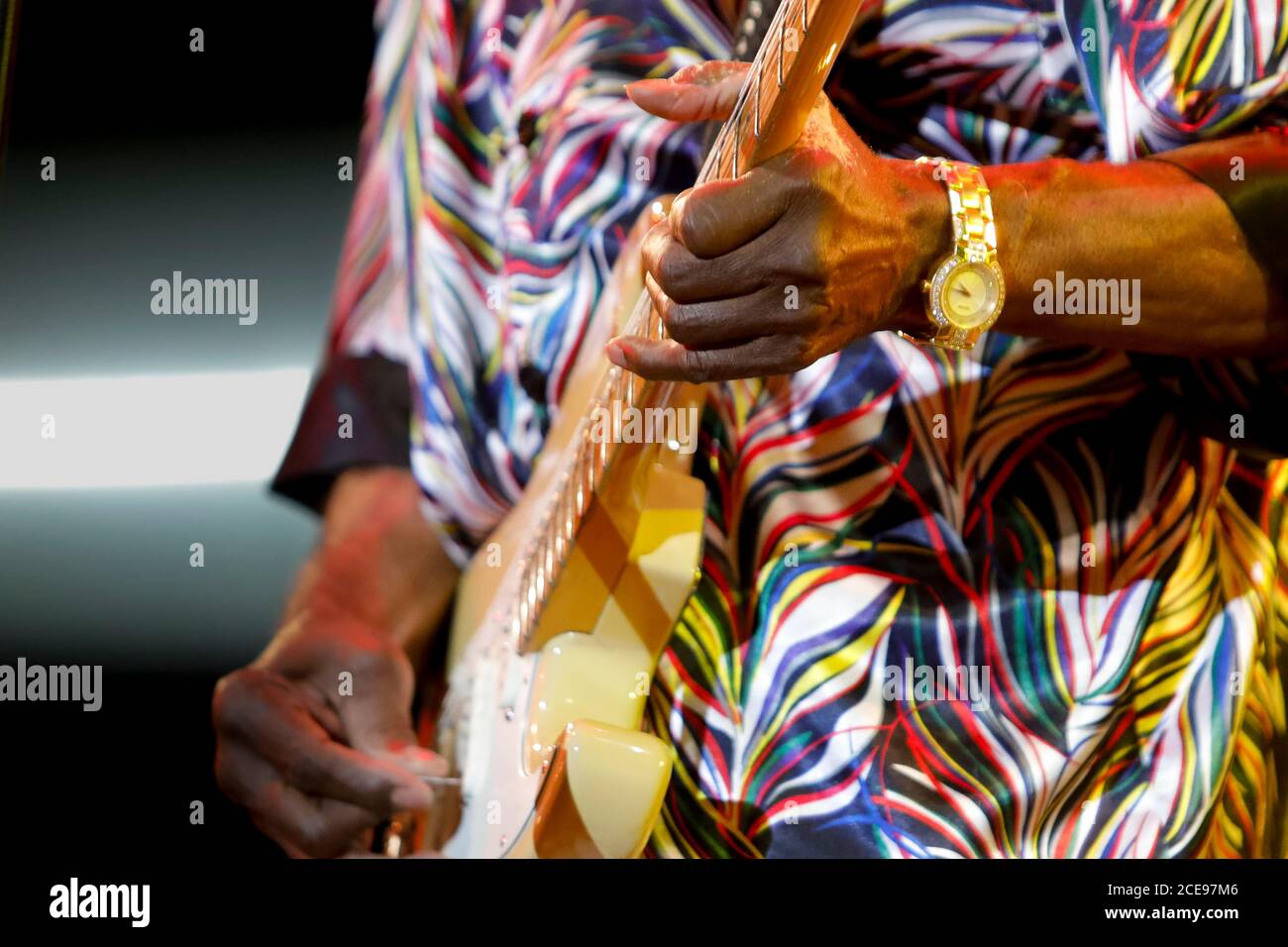 Festival de Jazz 'Jazz a Juan' à Juan-les-Pins (sud-est de la France), le 16 juillet 2017: le guitariste blues Buddy Guy Banque D'Images