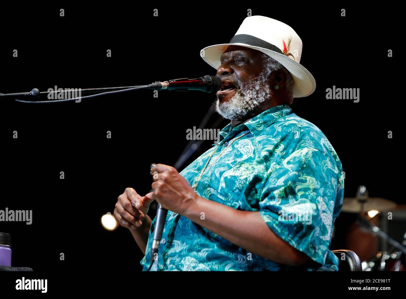 Festival de Jazz 'Jazz a Juan' à Juan-les-Pins (sud-est de la France), le 17 juillet 2017 : groupe Tajmo, Taj Mahal et Keb Mo en concert. Taj Mahal, blues m Banque D'Images