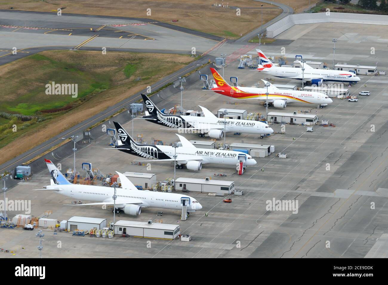 Boeing 787 ligne de vol Dreamliners à l'extérieur de l'usine de Paine Field à Everett. B787 gamme d'avions Dreamiliner en ligne. Production d'avions. Banque D'Images