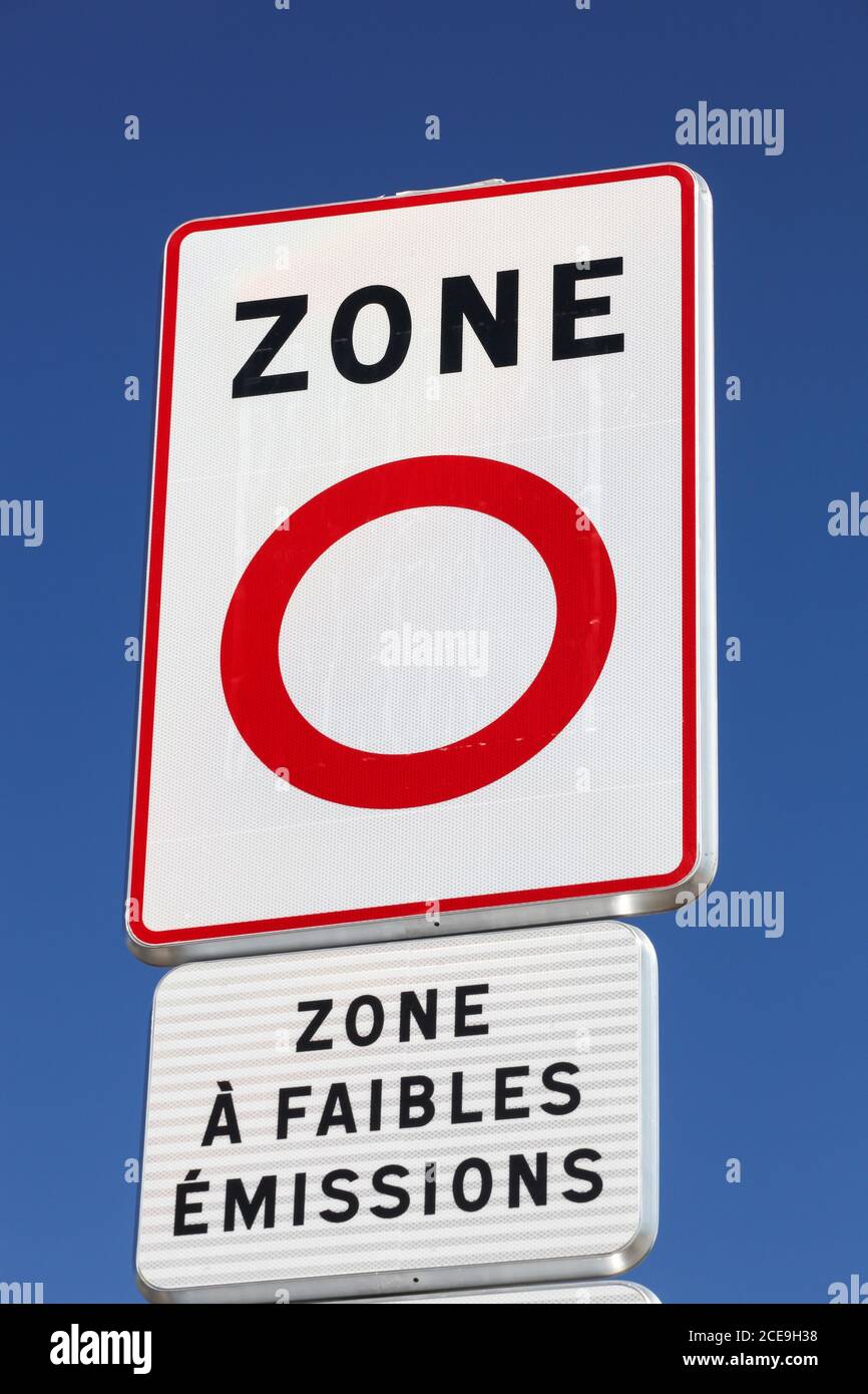 Signalisation routière zone à faibles émissions en France Banque D'Images