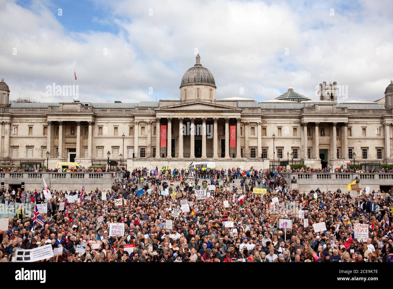Londres, Royaume-Uni. 29 août 2020. Manifestation Unite for Freedom, Trafalgar Square. Les manifestants exigent : plus de blocages, plus de distanciation sociale, plus de masques. Banque D'Images