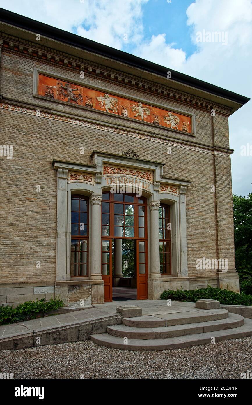 Trinkhalle, 1842, Pump Room, Kurhaus Spa; ancien bâtiment en briques; accents rouges, rampes, marches; Europe, Baden Baden; Allemagne Banque D'Images