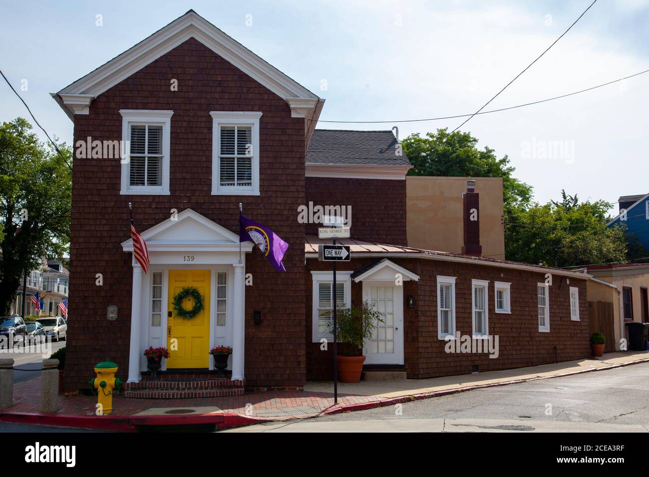 Annapolis, MD 08/21/2020: Maison historique construite en 1885, au carrefour de East et de King George St., dans le quartier historique d'Annapolis. Ce duple Banque D'Images