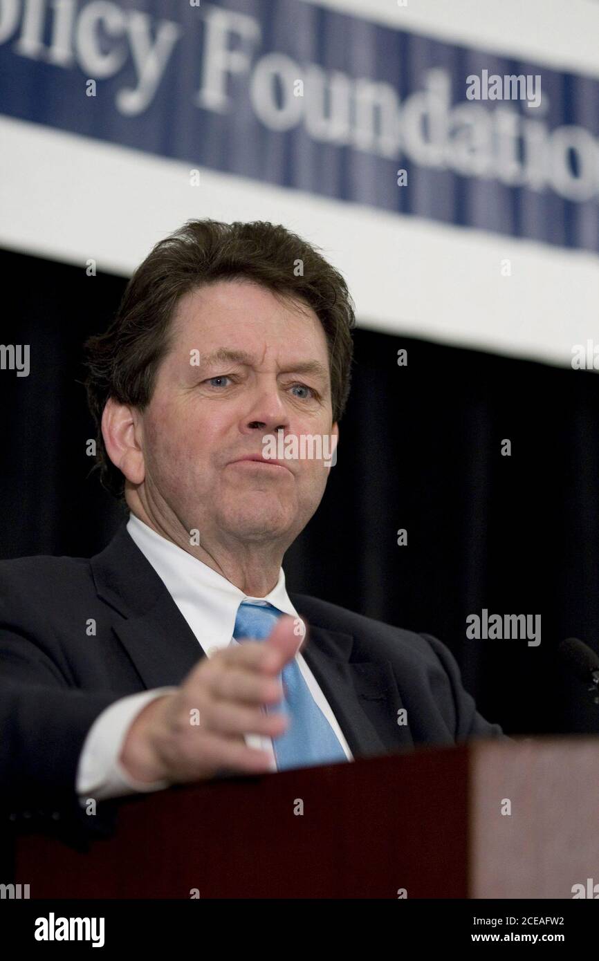 Austin, TX le 10 janvier 2008 : l'économiste conservateur Arthur Laffer, qui a travaillé dans l'administration Reagan et a développé la courbe de Laffer sur la politique fiscale, s'exprime lors d'un déjeuner de la Texas public Policy Foundation. ©Bob Daemmrich Banque D'Images