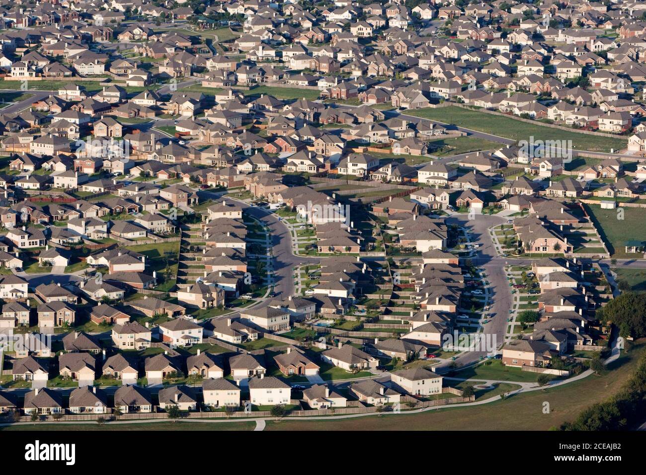 Comté de Travis, TX le 12 octobre 2007 : la croissance suburbaine dans le sud de Travis et le nord du comté de Hays ne montre aucun signe de s'en déllante avec les troubles actuels sur les marchés hypothécaires. ©Bob Daemmrich / Banque D'Images