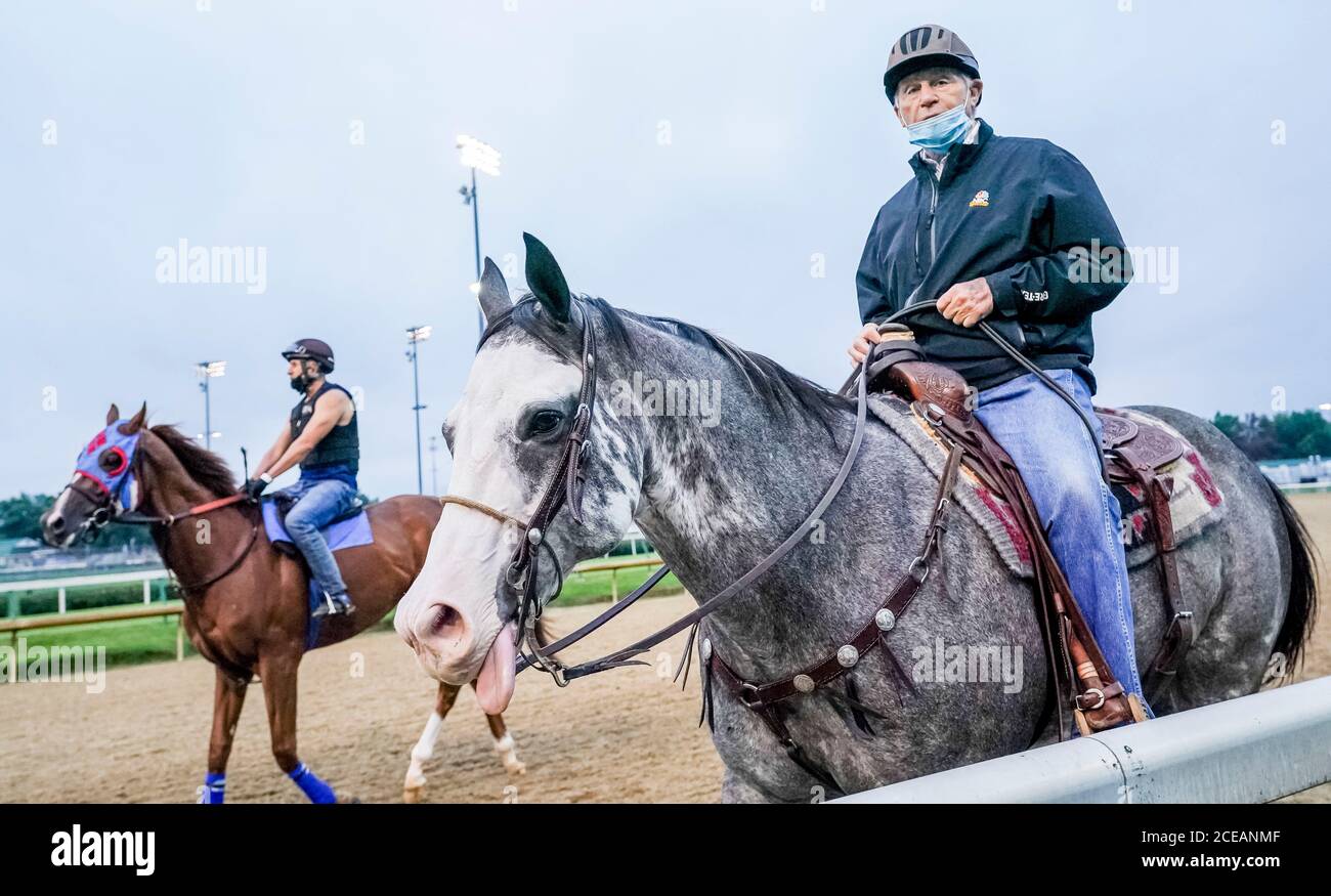 31 août 2020, Louisville, KY, États-Unis: 31 août 2020: Après avoir récemment récupéré de COVID-19, Hall of Fane Trainer D. Wayne Lukas est de retour en selle pour les entraînements matinaux tandis que les chevaux se préparent pour le Kentucky Derby 2020 et Kentucky Oaks à Churchill Downs à Louisville, Kentucky. La course est lancée sans fans en raison de la pandémie du coronavirus qui a frappé le monde et la nation pendant une grande partie de l'année. Scott Serio/Eclipse Sportswire/CSM Banque D'Images