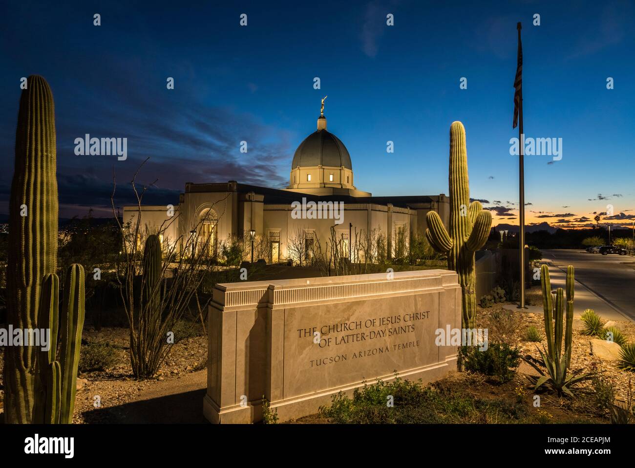 Le temple de Tucson Arizona de l'église de Jésus-Christ des Saints des derniers jours a été conçu dans le style art déco et a des motifs Sonoran Desert. Il a été dé Banque D'Images