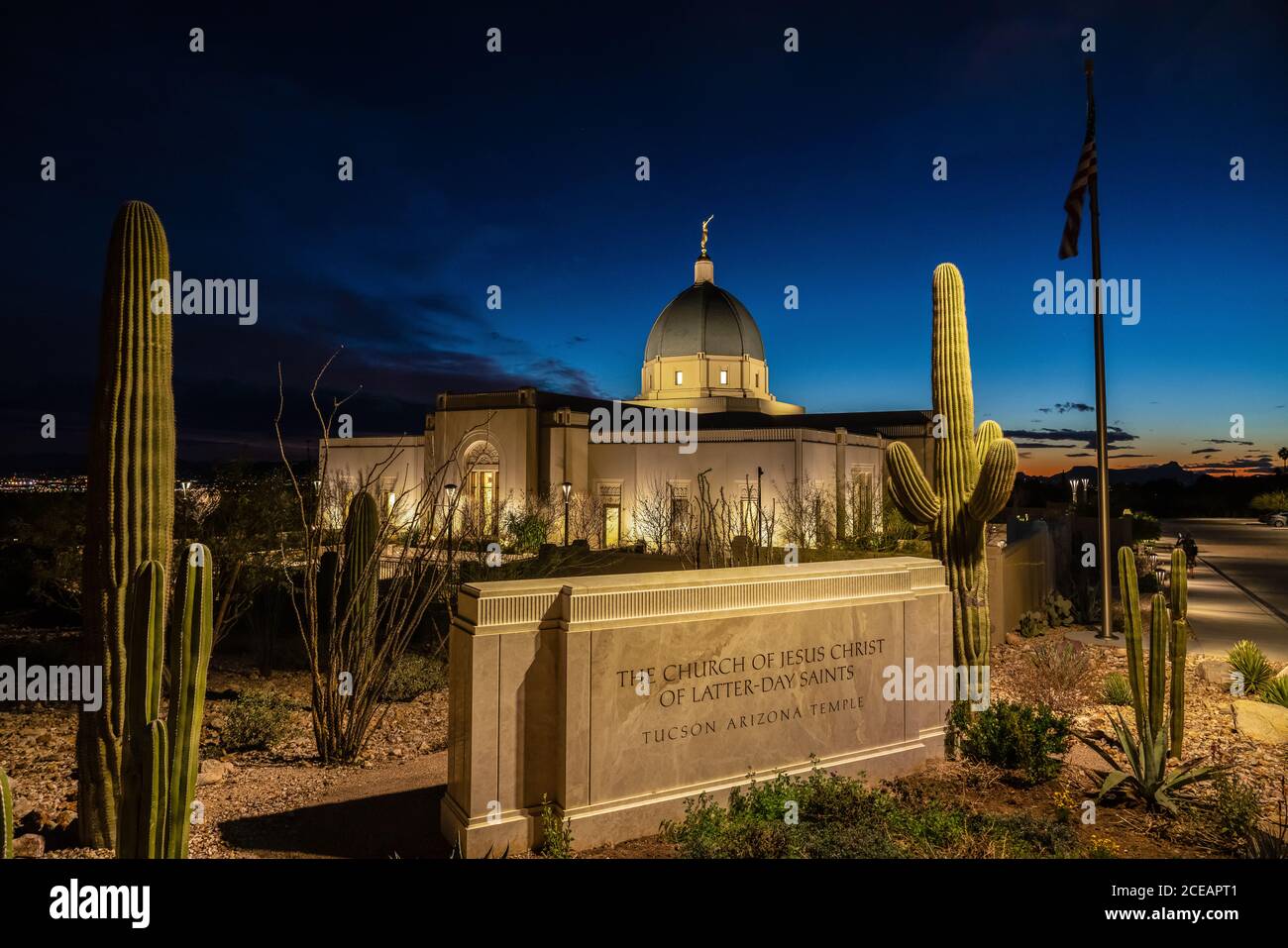 Le temple de Tucson Arizona de l'église de Jésus-Christ des Saints des derniers jours a été conçu dans le style art déco et a des motifs Sonoran Desert. Il a été dé Banque D'Images