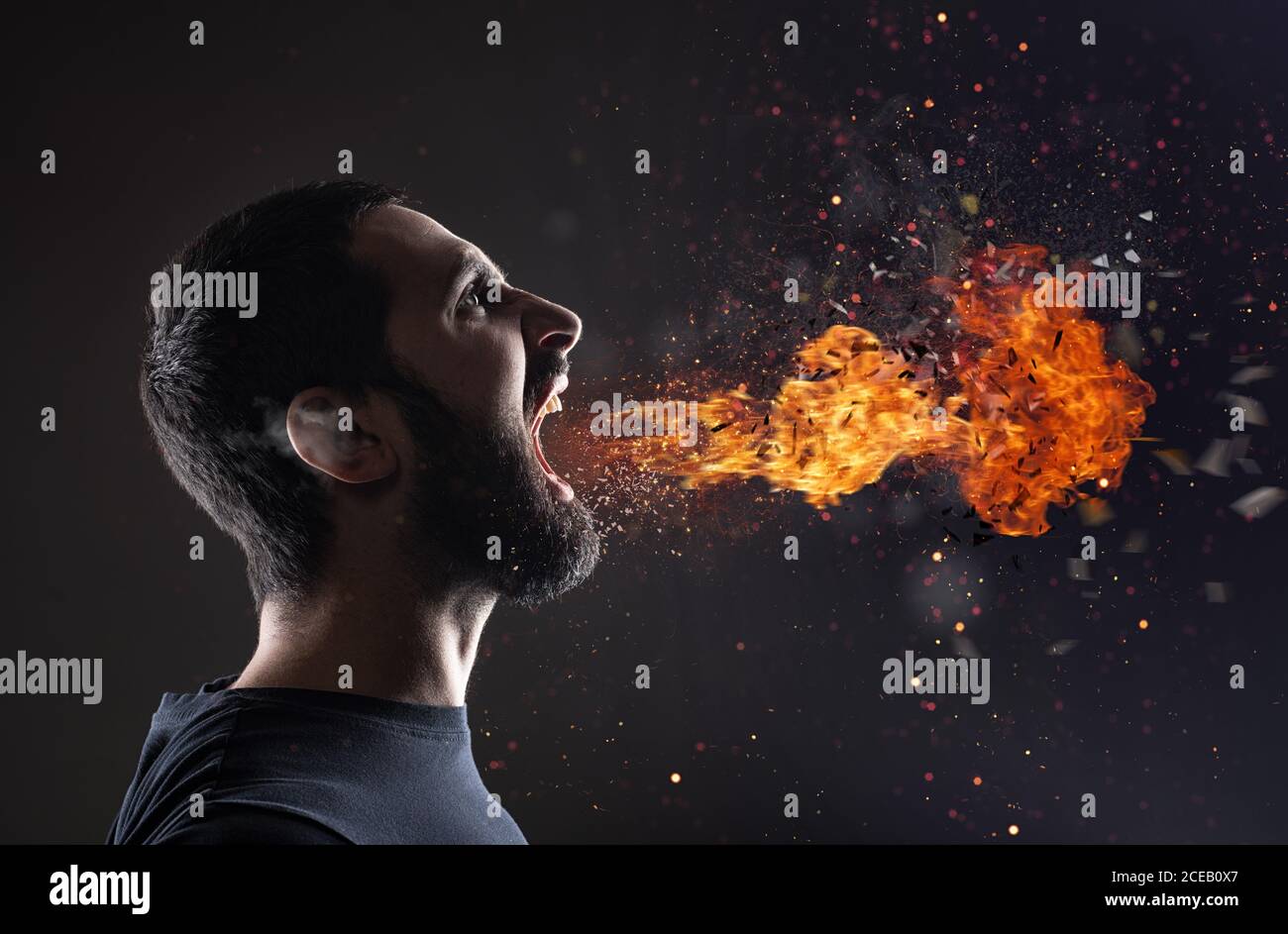 Un homme stressé crie avec un feu et de la fumée qui sort de la bouche Banque D'Images