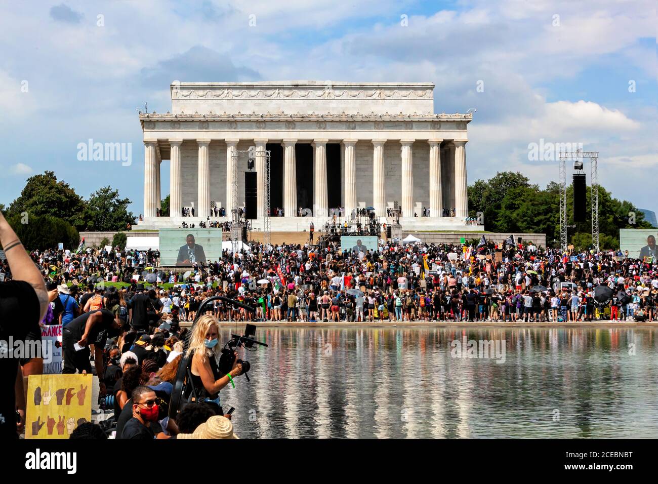 Washington, DC, Etats-Unis, 28 août 2020. Photo : personnes à la marche sur Washington au Lincoln Memorial. Alors que les gens semblent rassemblés dans le même temps Banque D'Images