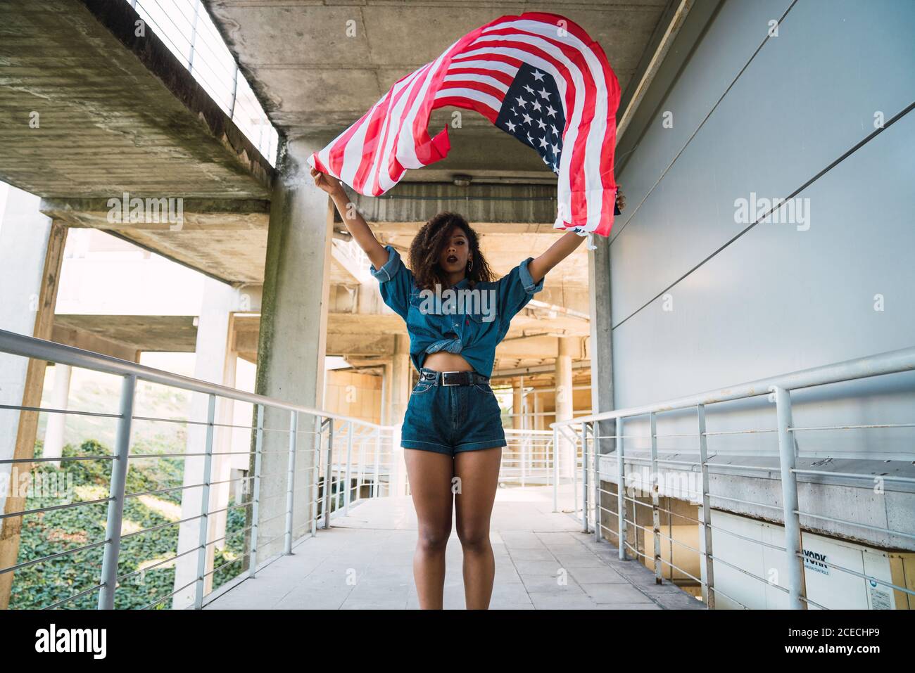 Jeune femme drapeau de l'Amérique Banque D'Images