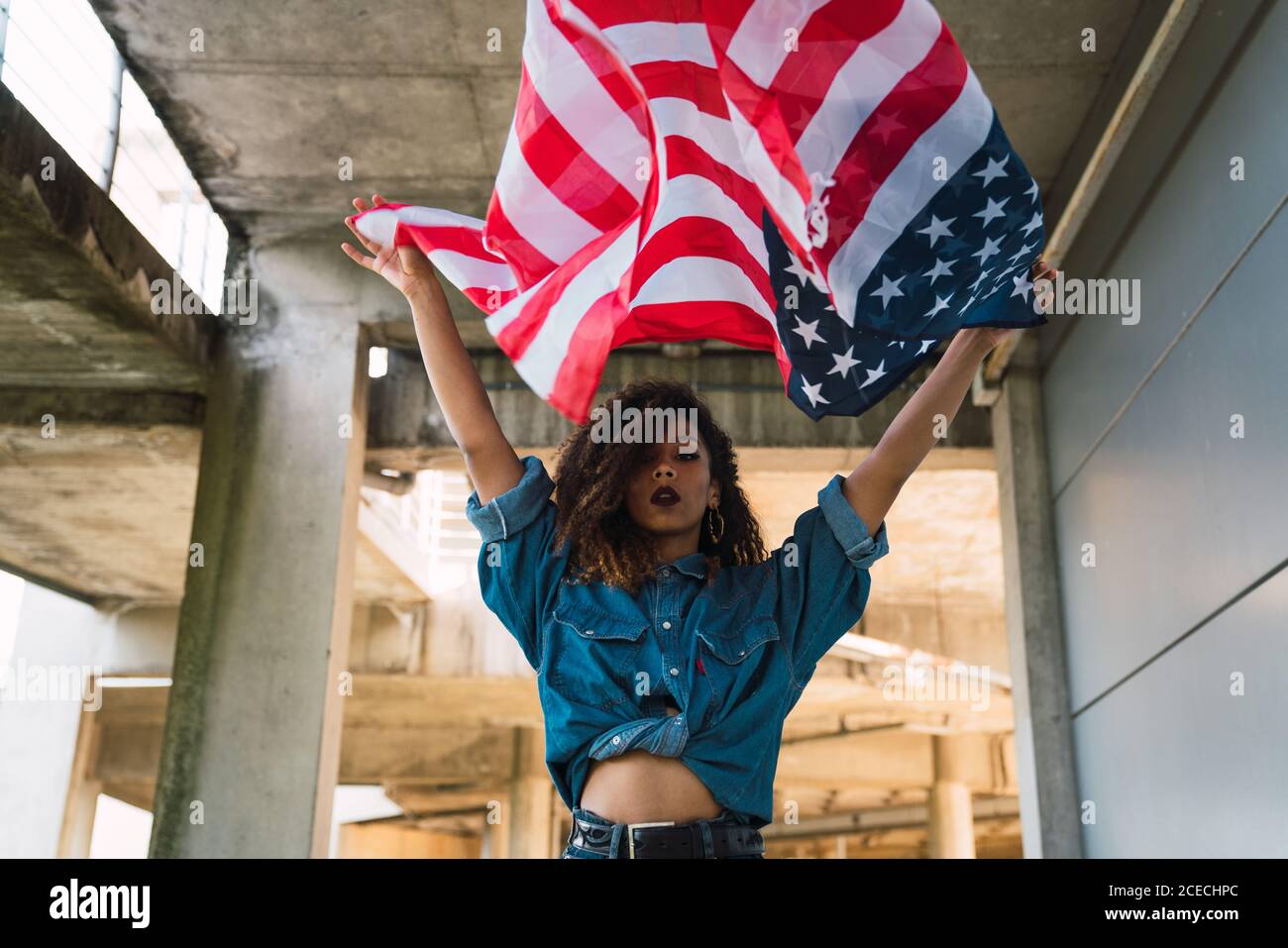 Jeune femme drapeau de l'Amérique Banque D'Images