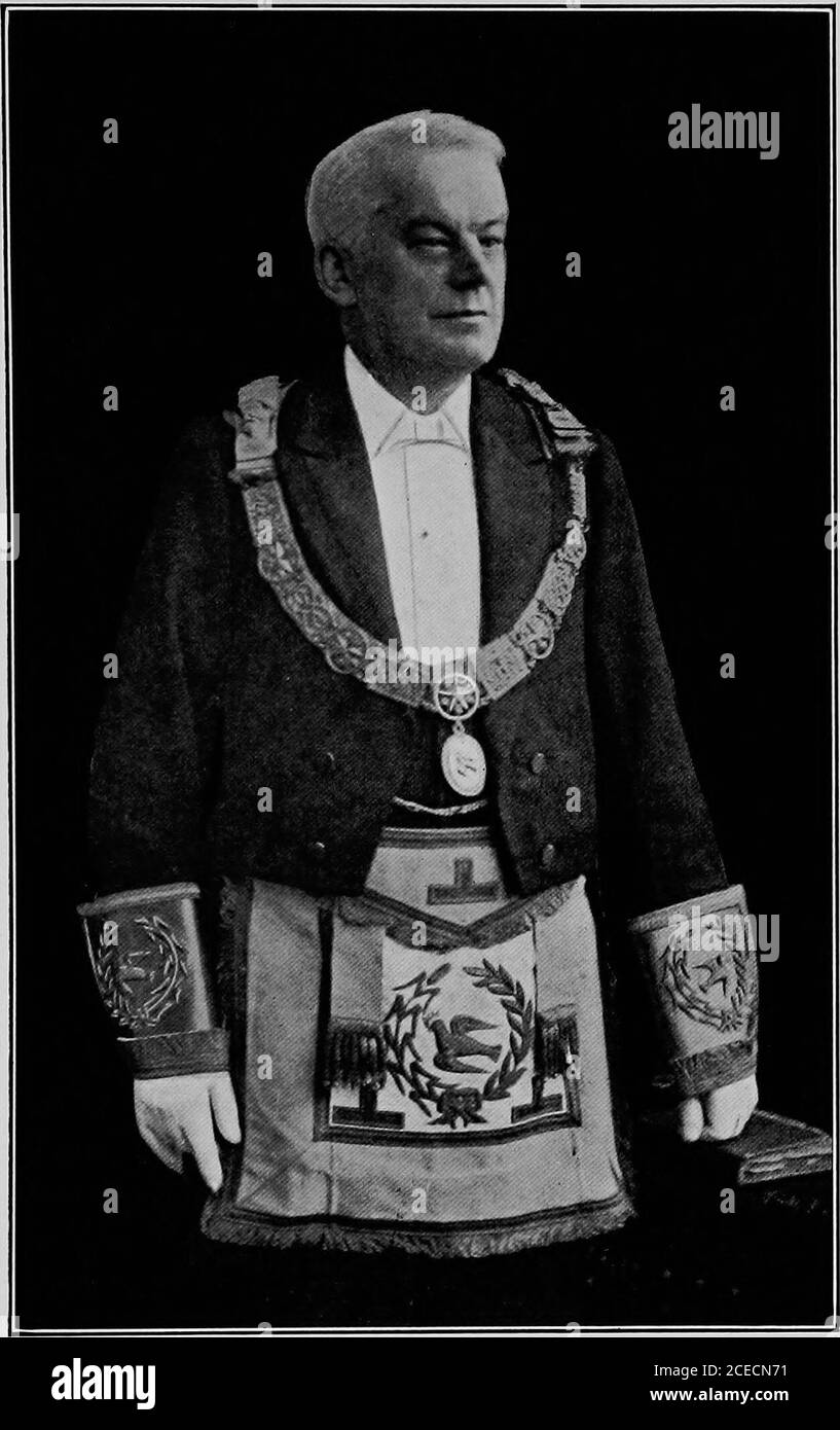 . Cérémonie à observer à la consécration de Fairfax Lodge, no.3255, sur le rouleau du Grand Lodge d'Angleterre, et l'installation du maître adorant désigné Thos. M. Woodhead ... le mercredi 16 octobre 1907, au Masonic Hall, Rawson Square, Bradford. Eremoniaf à observer al Conetctadon de FAIRFAX LODGE, n° 3255, sur le T^oll du Qrand Lodge d'Angleterre, et 3n0^a0fafion de l'IVorshipful plus rapide désigné, SRO. CMOS. M. WOODHEAD, P.M. 2669, p. Prov., G. W. - -le mercredi 16 octobre 1907, au Che Masonic Hall, place T^aipson, Bradford. - - ;?^i^3^J^?^!^i^!S!^i^»^b?^i^ Banque D'Images