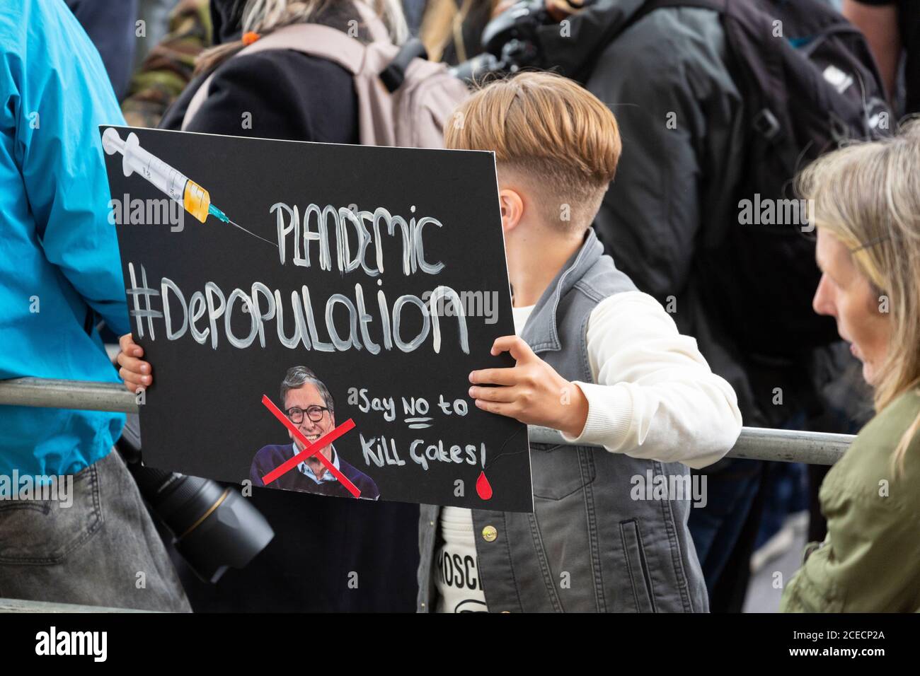 Enfant tenant une pancarte à anti-Lockdown demonstration, Whitehall, Londres, 29 août 2020 Banque D'Images