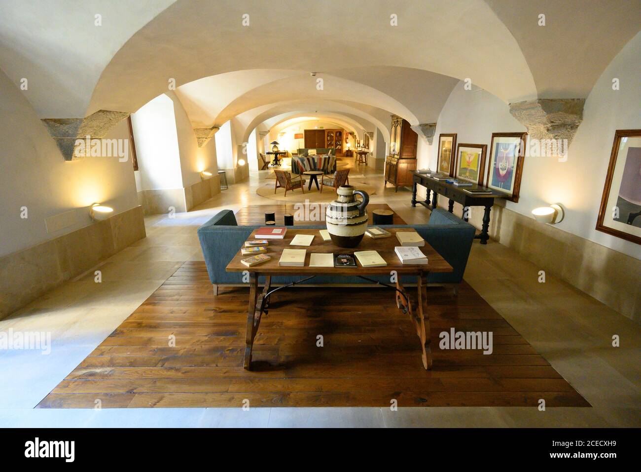 Cangas Del Narcea, Espagne. 14 août 2020. Un salon dans l'ancien monastère et maintenant Hôtel Parador de Corias. Credit: Sebastian Kahnert/dpa-Zentralbild/dpa/Alay Live News Banque D'Images