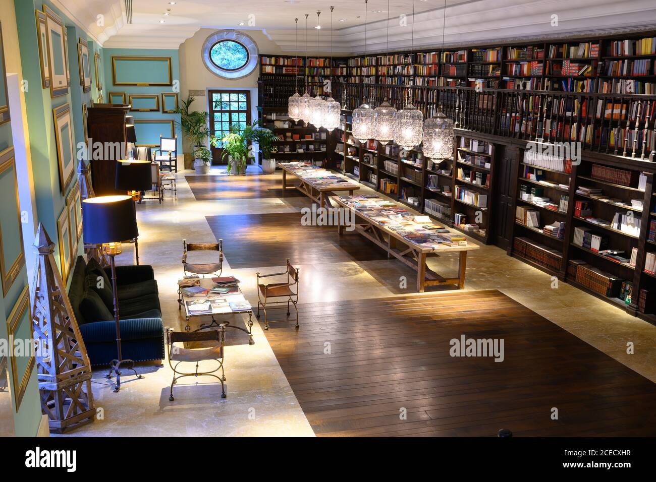 Cangas Del Narcea, Espagne. 12 août 2020. La bibliothèque dans l'ancien monastère et maintenant l'Hôtel Parador de Corias. Credit: Sebastian Kahnert/dpa-Zentralbild/dpa/Alay Live News Banque D'Images