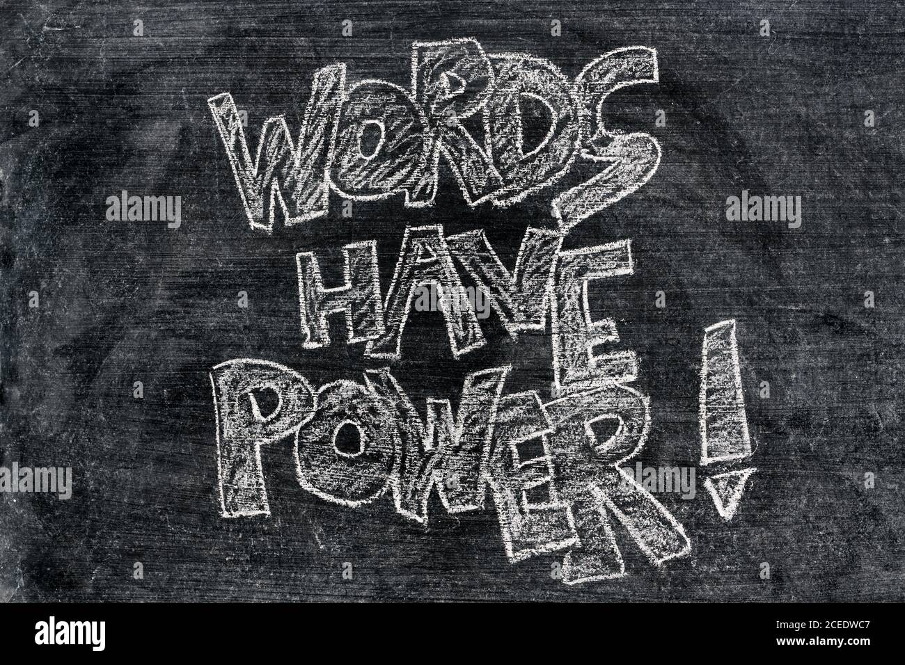 Les mots ont le pouvoir écrit sur le tableau noir Banque D'Images