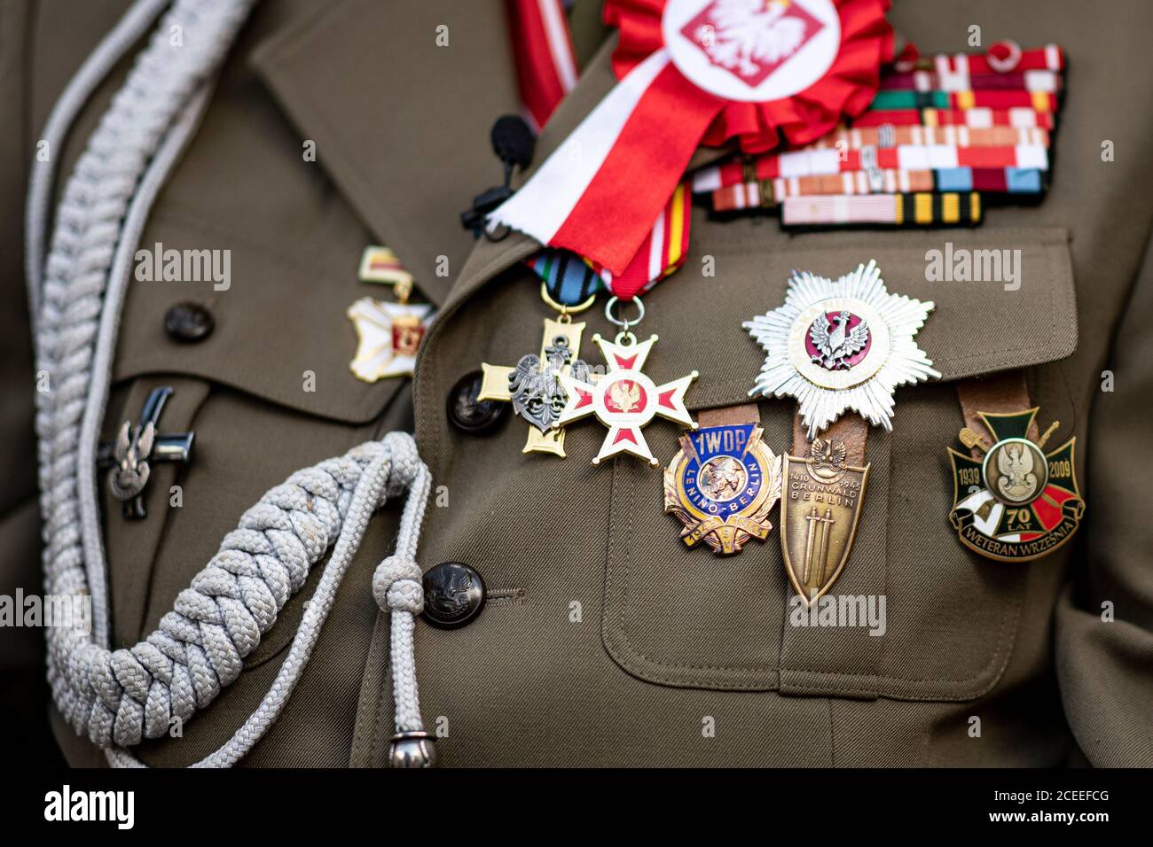 Berlin, Allemagne. 1er septembre 2020. Les ordres de Jozef Kolesnicki, soldat de l'armée polonaise dans l'Armée rouge et participant à la bataille de Berlin en 1945, qui a pris part à l'inauguration du "Mémorial aux libérateurs polonais de Berlin". Le monument en face de la tu Berlin a été inauguré à l'occasion du 81e anniversaire de l'invasion allemande de la Pologne et du début de la Seconde Guerre mondiale le 1er septembre 1939. Credit: Fabian Sommer/dpa/Alay Live News Banque D'Images